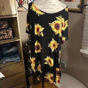 LARACE Sunflower Assymetrical Patterned Top - 3X